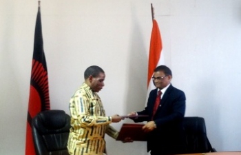 Signing of MOU and Exchange of Agreement on setting up of a M&SE Business Incubation Centre in Malawi on 16 September, 2016 at the Ministry of Industry, Trade and Tourism, Malawi. Hon’ble Mr. Joseph Mwanamvekha, Minister for Industry, Trade and Tourism signed on behalf of the Govt of Malawi and Mr. Suresh Kumar Menon, High Commissioner of India to Malawi signed on behalf of GoI.